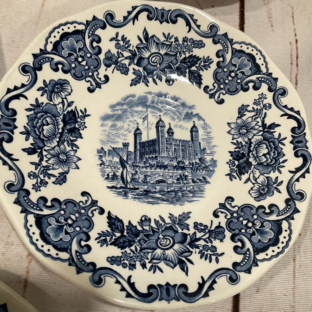 ENOCH WEDGWOOD TUNSTALL BLUE AND WHITE SAUCER ROYAL HOMES OF BRITAIN ENGLAND - Picture 4 of 9
